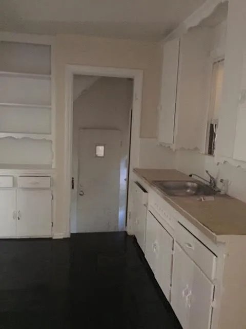 3 bed, 1.0 bath, 849 sqft, $1,050 — Photo 3