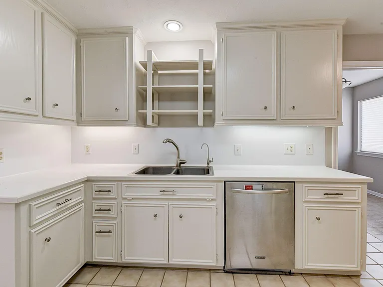 10045 Valley Dr S — Photo 16