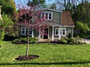 321 Roslyn Rd, Barrington, IL 60010