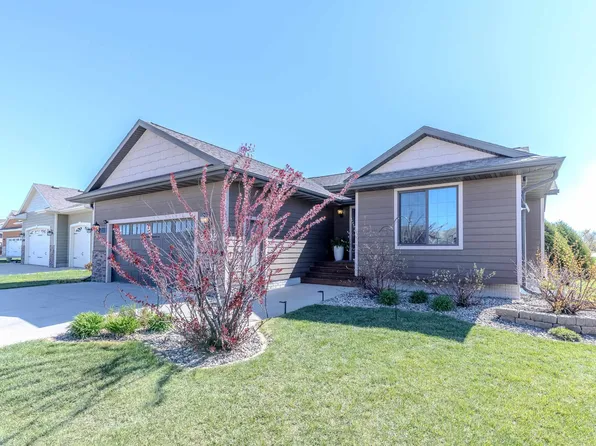 3713 Keystone Cir, Spirit Lake, IA 51360