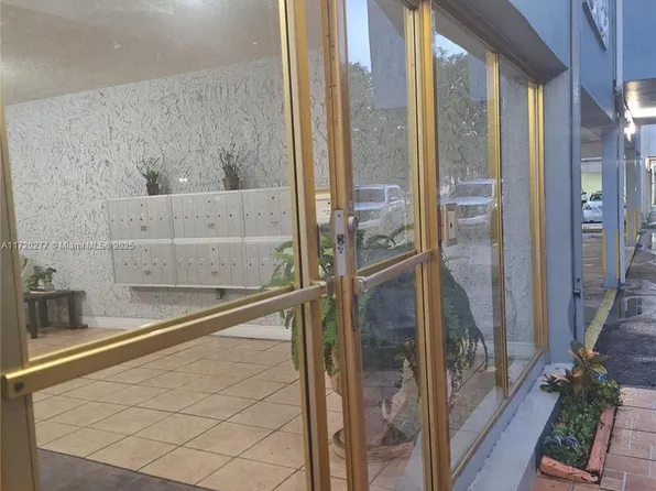 1735 NE 164th St #G210, North Miami Beach, FL 33162