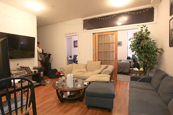 Rented by Metropolitan Property Group | media 2