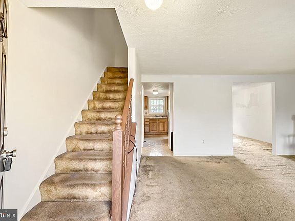 4th image of 7997 Woodhall Dr
