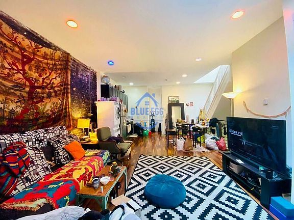 4th image of 266 Linden St #3