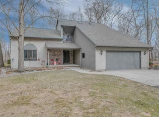 W3368 Geenen Ln, Appleton, WI 54913
