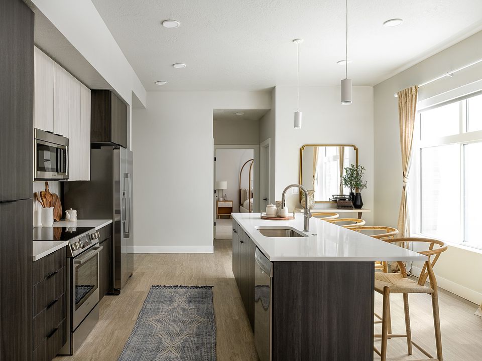 BRI AT STATION PARK 55+ ACTIVE ADULT APARTMENT HOMES 430 N Station