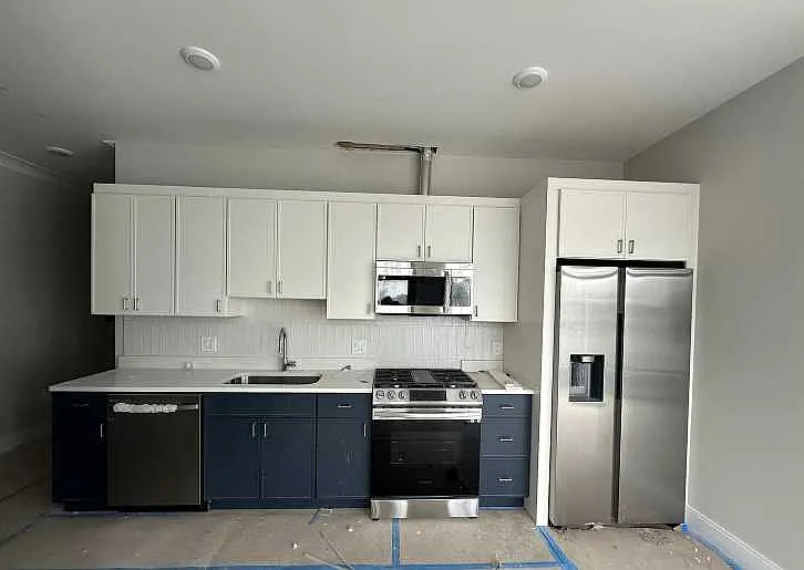 Everett St — Photo 2