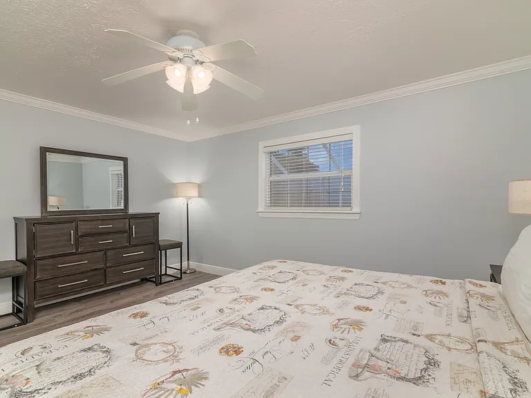 2130 Pinehurst St — Photo 9