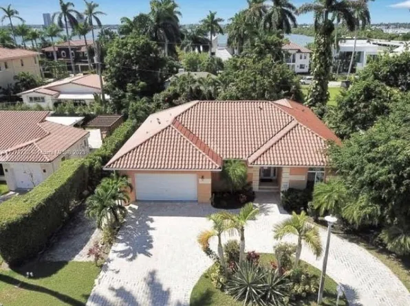 7720 Center Bay Dr, North Bay Village, FL 33141