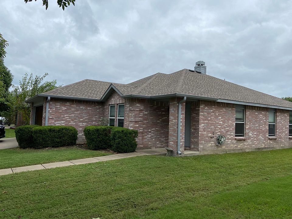 1st image of 901 Ann Dr