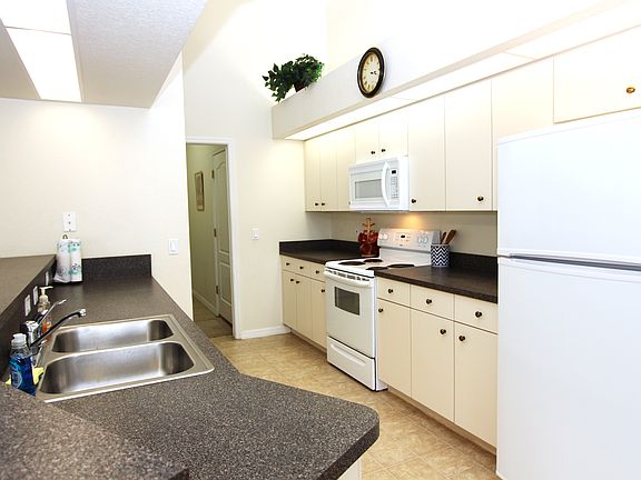 Kitchen - view 2_11182023