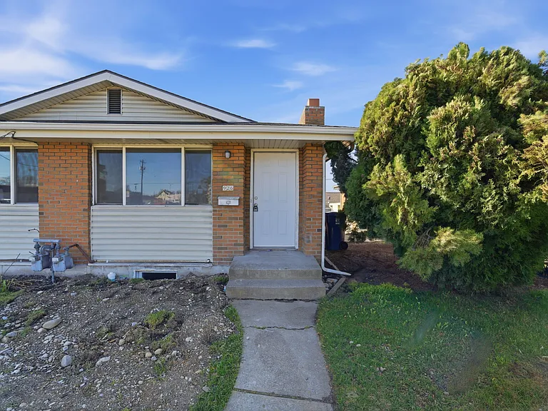 926 E Gordon Ave — Photo 2