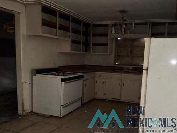 4th image of 2301 N Huntzinger Ave