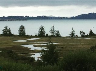 318 Harbor View Dr, Coos Bay, OR 97420