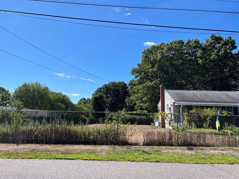 2nd image of 76 Sweetbriar Dr