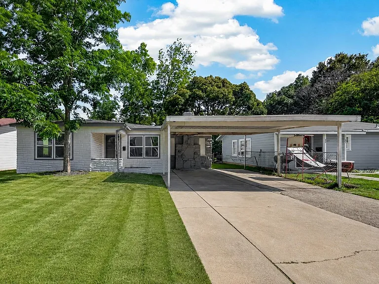 2545 Jackson St — Photo 3