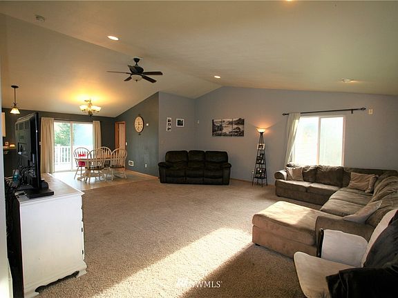 2nd image of 107 Tamarack Drive W