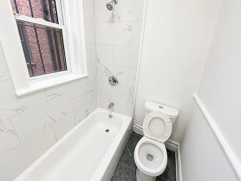 214-218 W Market St #3 — Photo 9