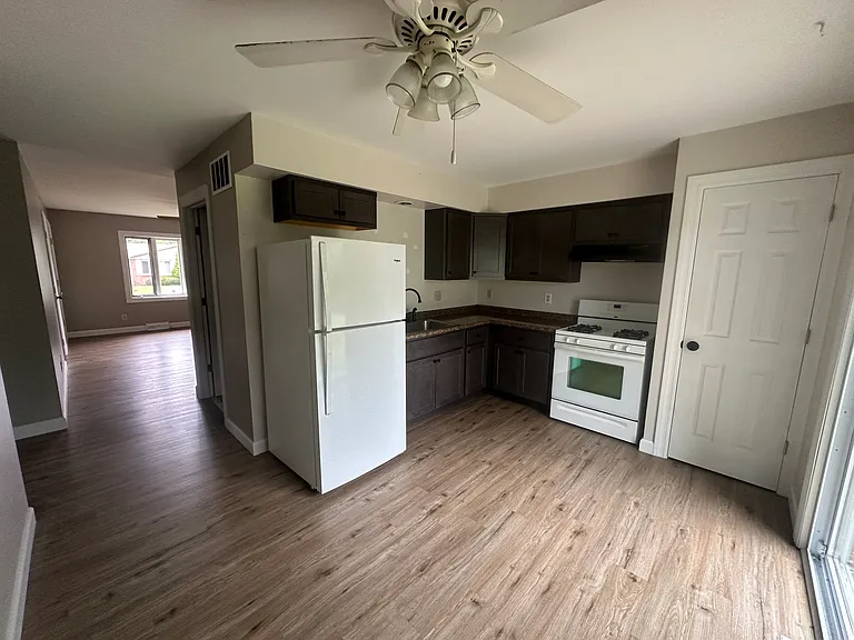 6913 Roosevelt Ave — Photo 3