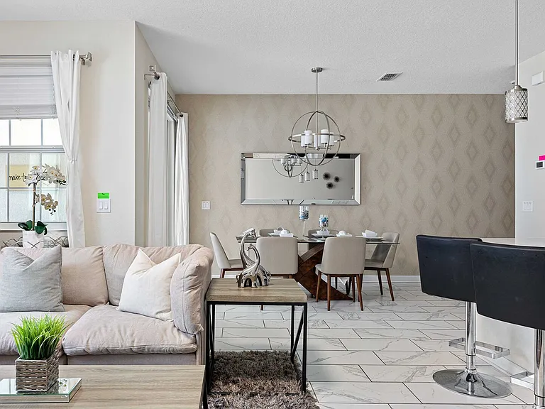 Romeo Cir — Photo 15