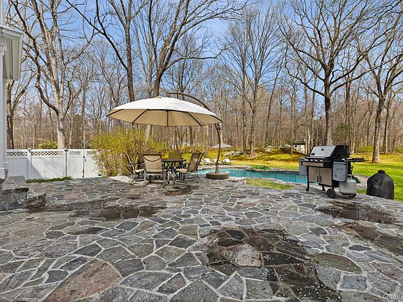5th image of 137 Old Stone Hill Road