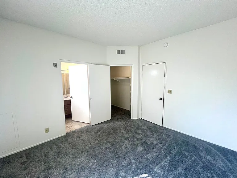17806 Kinzie St. — Photo 11