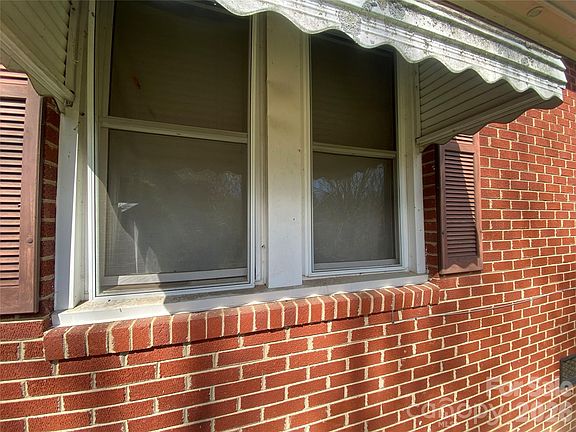 5th image of 705 E Main St