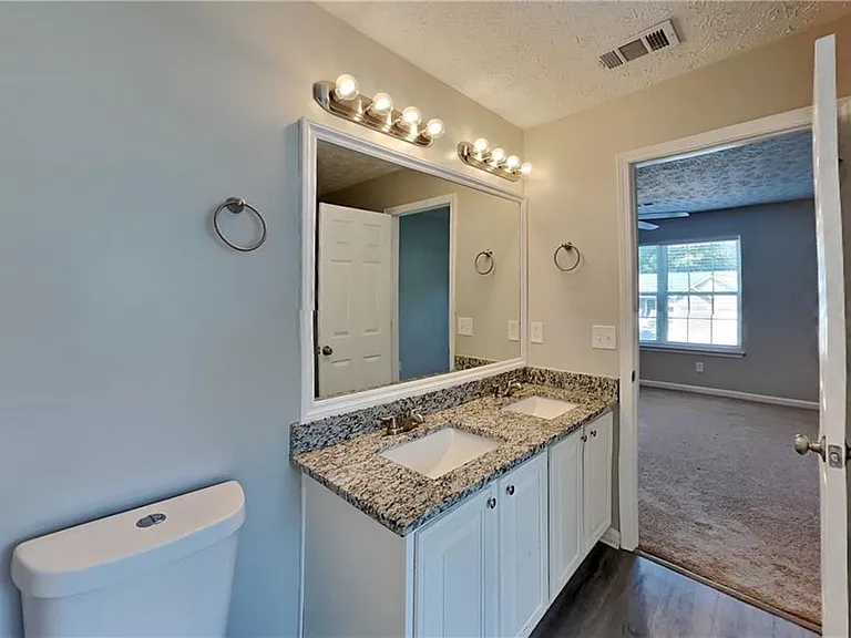 4557 Darrowby Dr — Photo 10