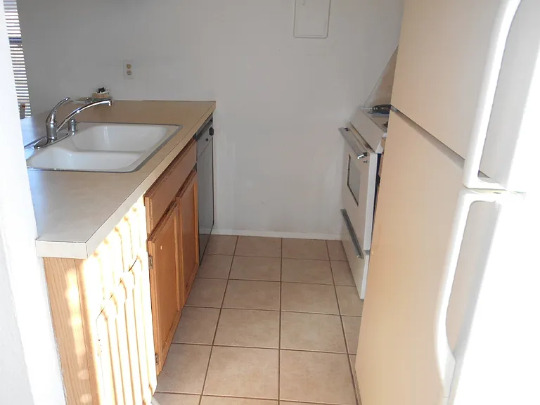 134 N Troy Ave #B — Photo 8