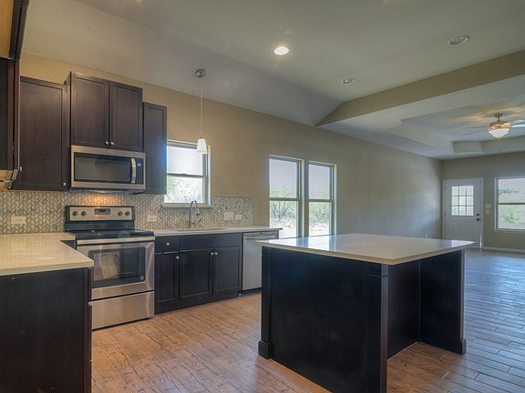 4th image of 121 Toluca Dr