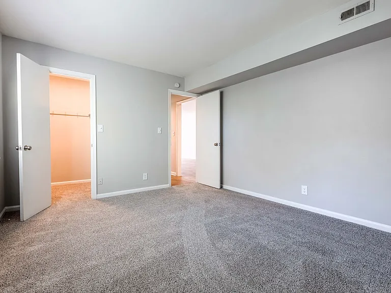 The Avenue Apartments — Photo 14