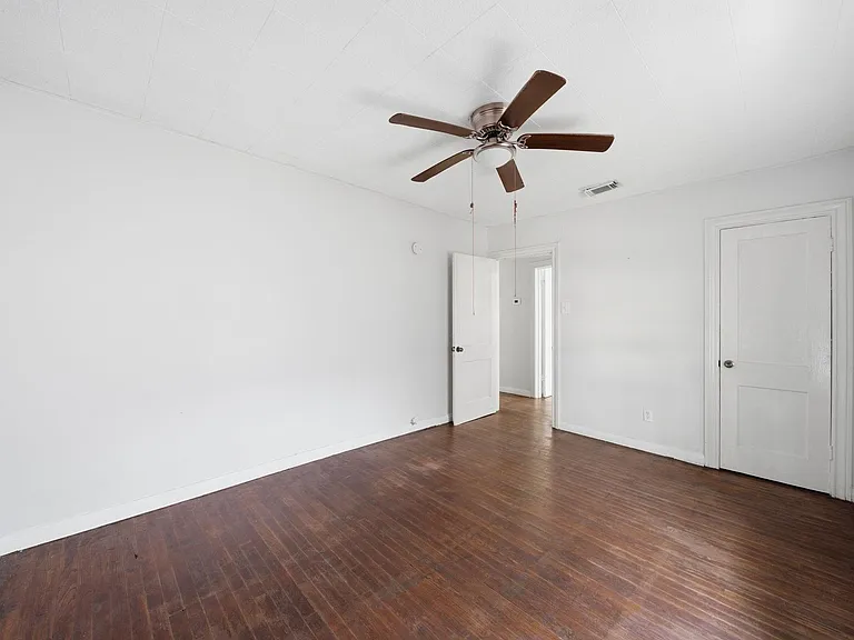 410 Live Oak St — Photo 16