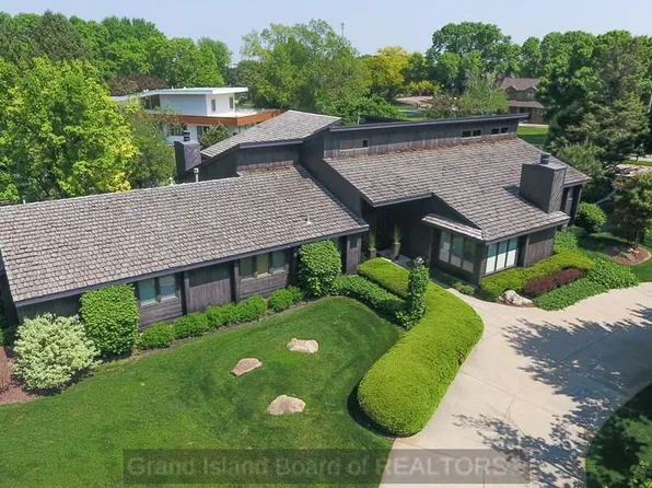 2617 Arrowhead Rd, Grand Island, NE 68801