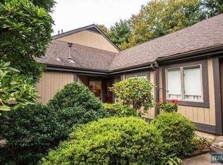 405B Bromley Pl, Wyckoff, NJ 07481
