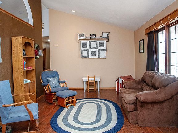 5th image of 1275 Larrabee Ave