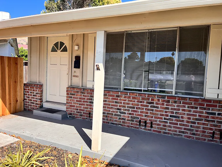 651 Aztec Ct — Photo 2