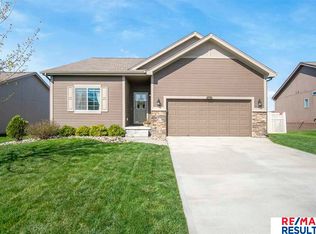 8710 S 69th St, Papillion, NE 68133