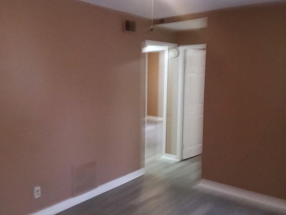 3rd image of 427 Carver Dr