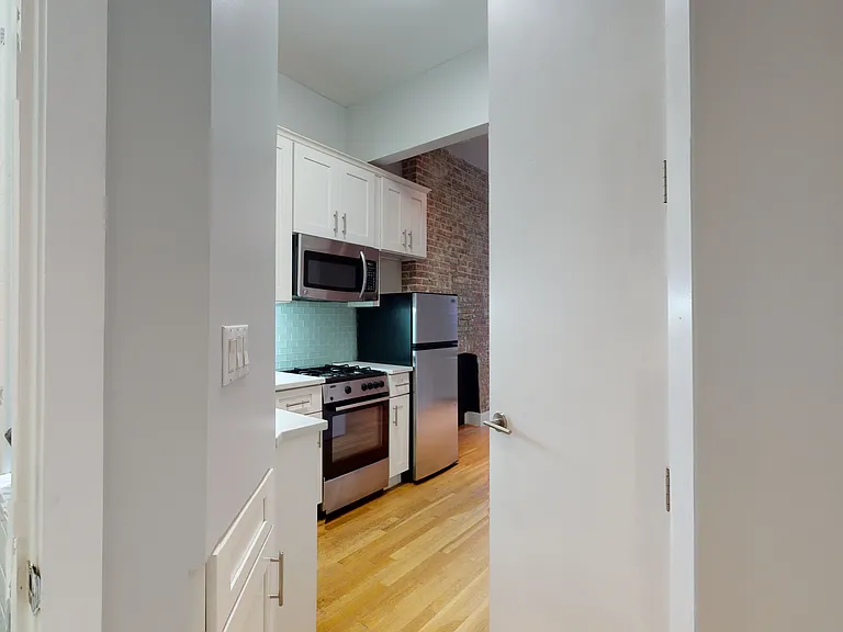 264 W 22nd St #2 — Photo 7