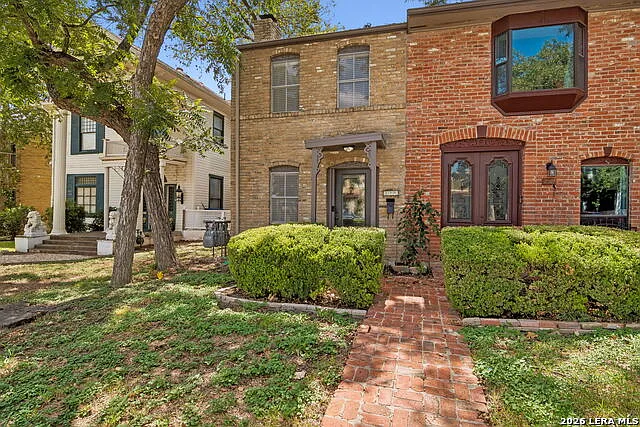 Craig Place Townhome — Photo 1