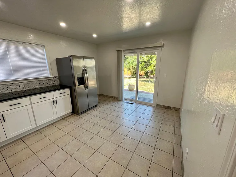 1000 Empey Way — Photo 11