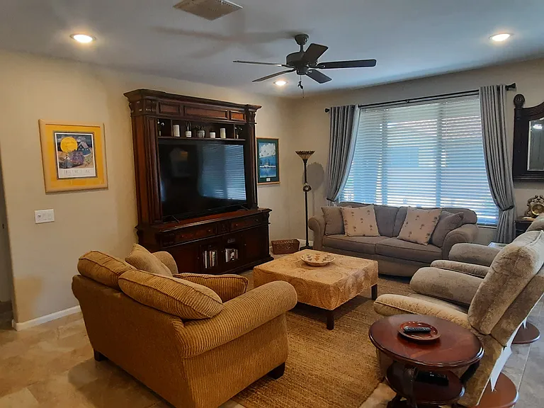 2433 E Josephine View Dr — Photo 4
