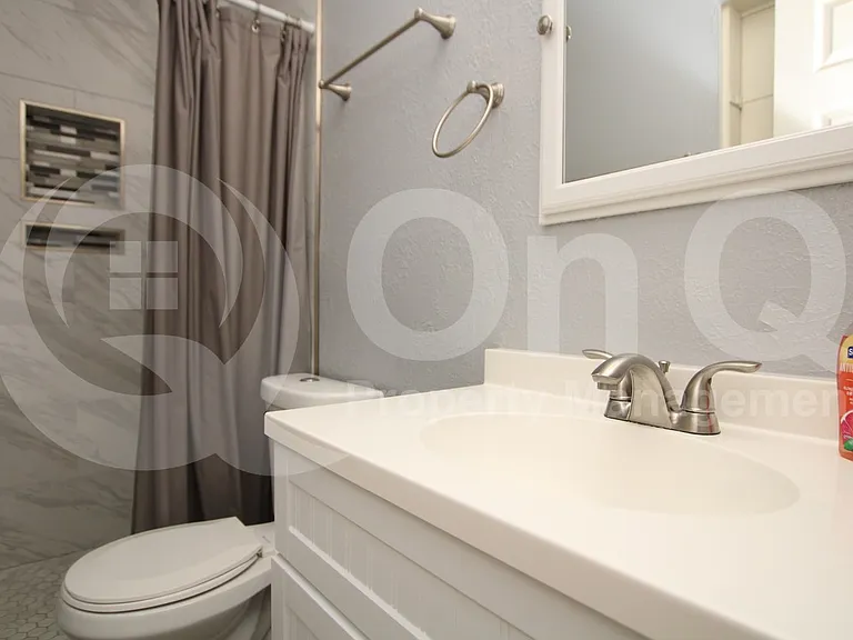 425 E Continental Dr — Photo 20
