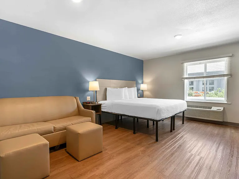 Deluxe Studio - 1 King Bed