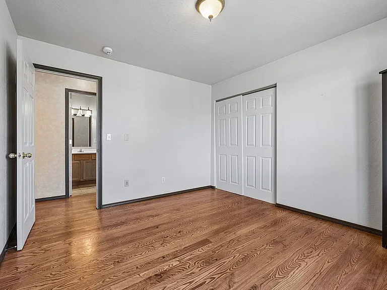 Meadowbrook Dr — Photo 12
