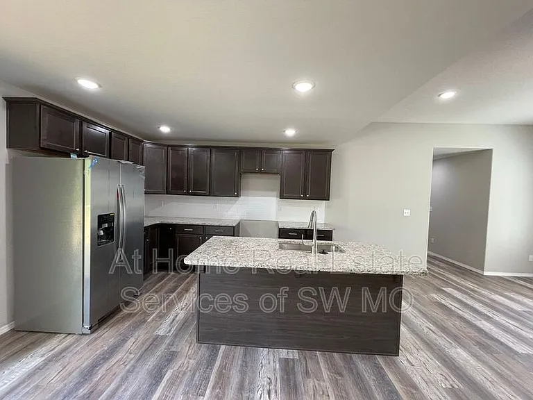 3921 W Linwood St — Photo 4