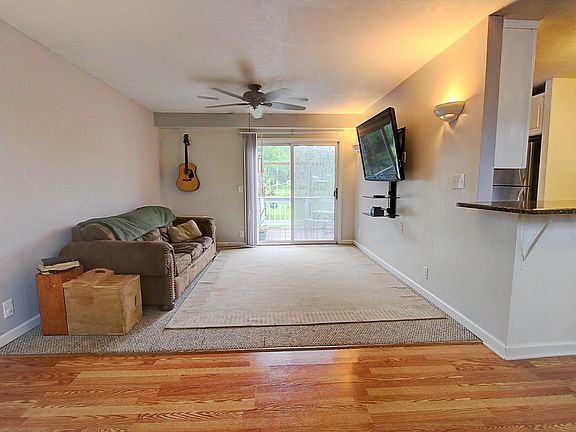 3rd image of 487 Meadowlark Dr
