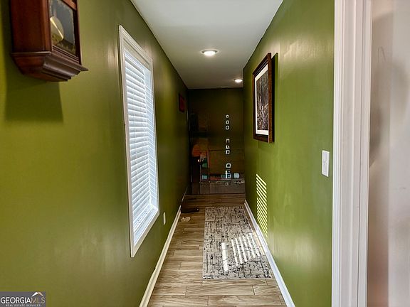 5th image of 958 Hale Rd