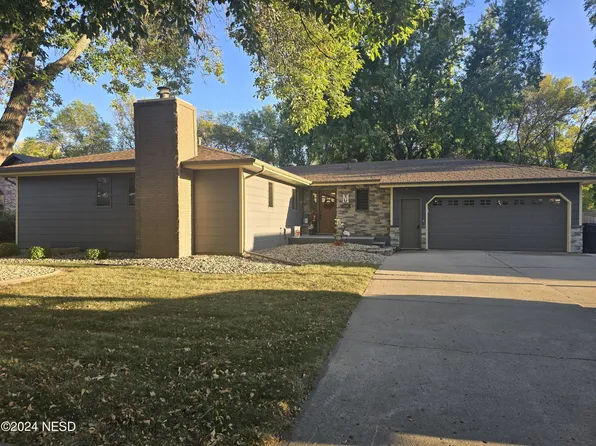 1118 9th Ave NE, Watertown, SD 57201