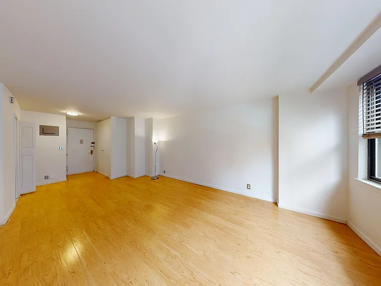 225 E 36th St #2C — Photo 3
